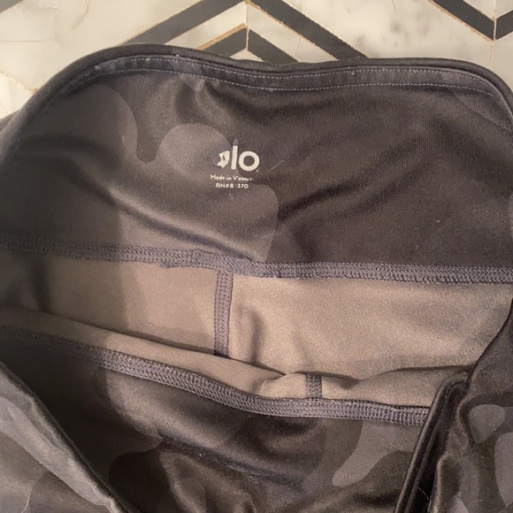 Alo leggings, size small. Great condition! - Picture 2 of 3